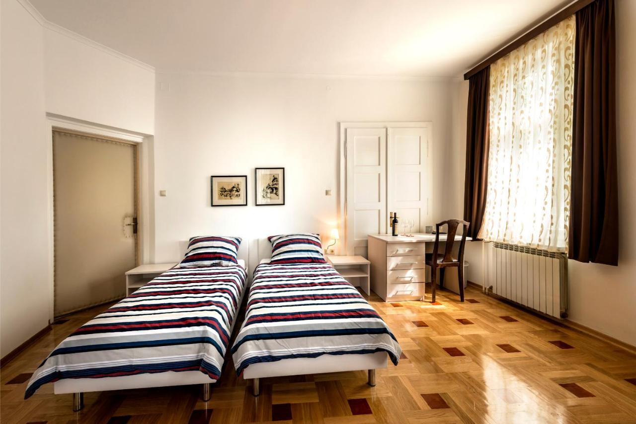 Vila Regina Rooms คาร์โลวัตส์ ภายนอก รูปภาพ