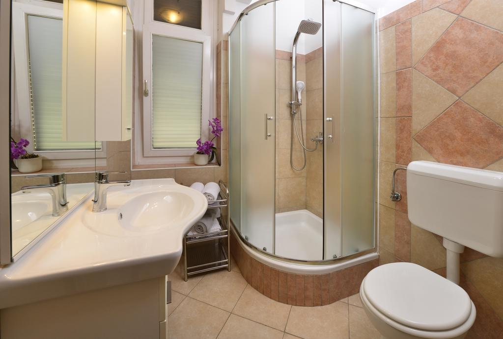 Vila Regina Rooms คาร์โลวัตส์ ภายนอก รูปภาพ