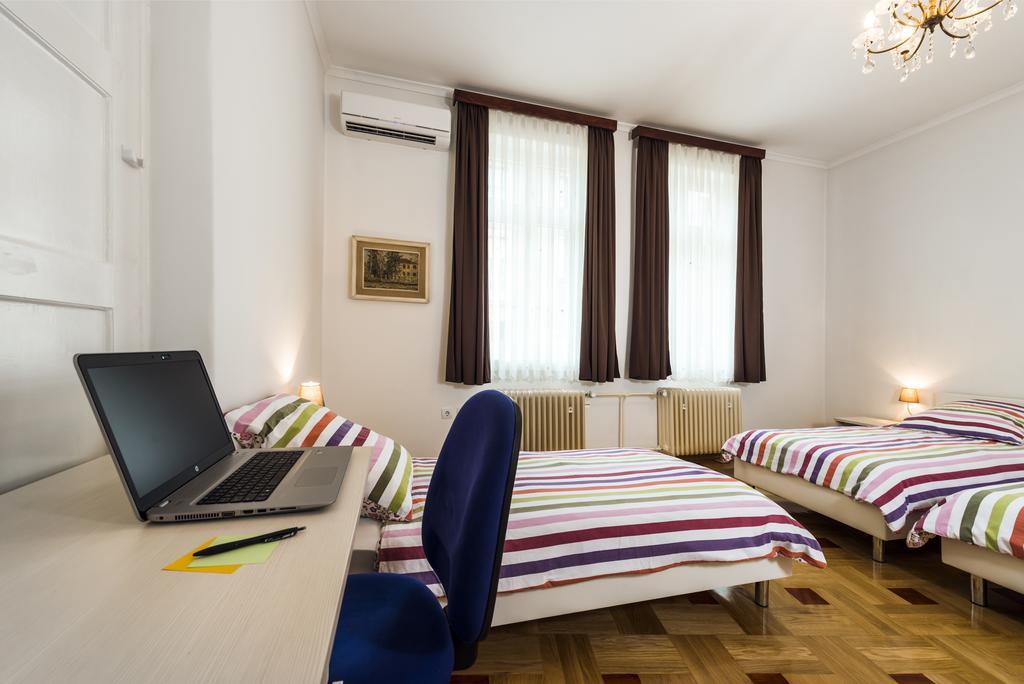 Vila Regina Rooms คาร์โลวัตส์ ภายนอก รูปภาพ