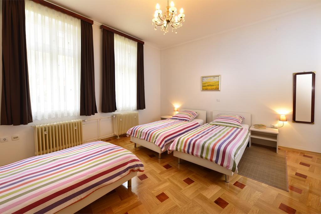 Vila Regina Rooms คาร์โลวัตส์ ภายนอก รูปภาพ